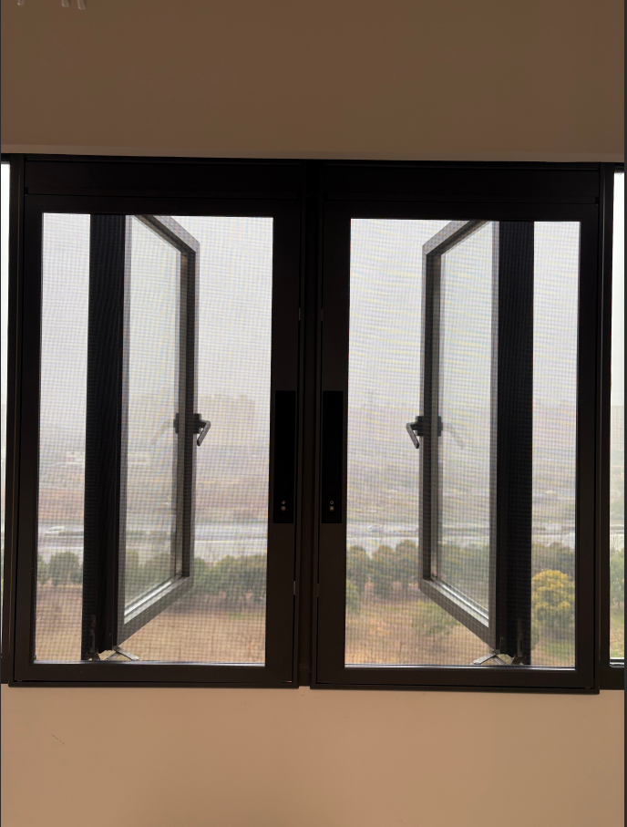 上海汇福家园健康里老房翻新**：韦柏口袋平开防护纱窗，安全通透一步到位